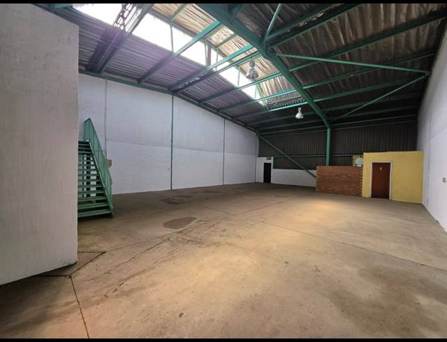 275M² WAREHOUSE TO LET IN STORMILL